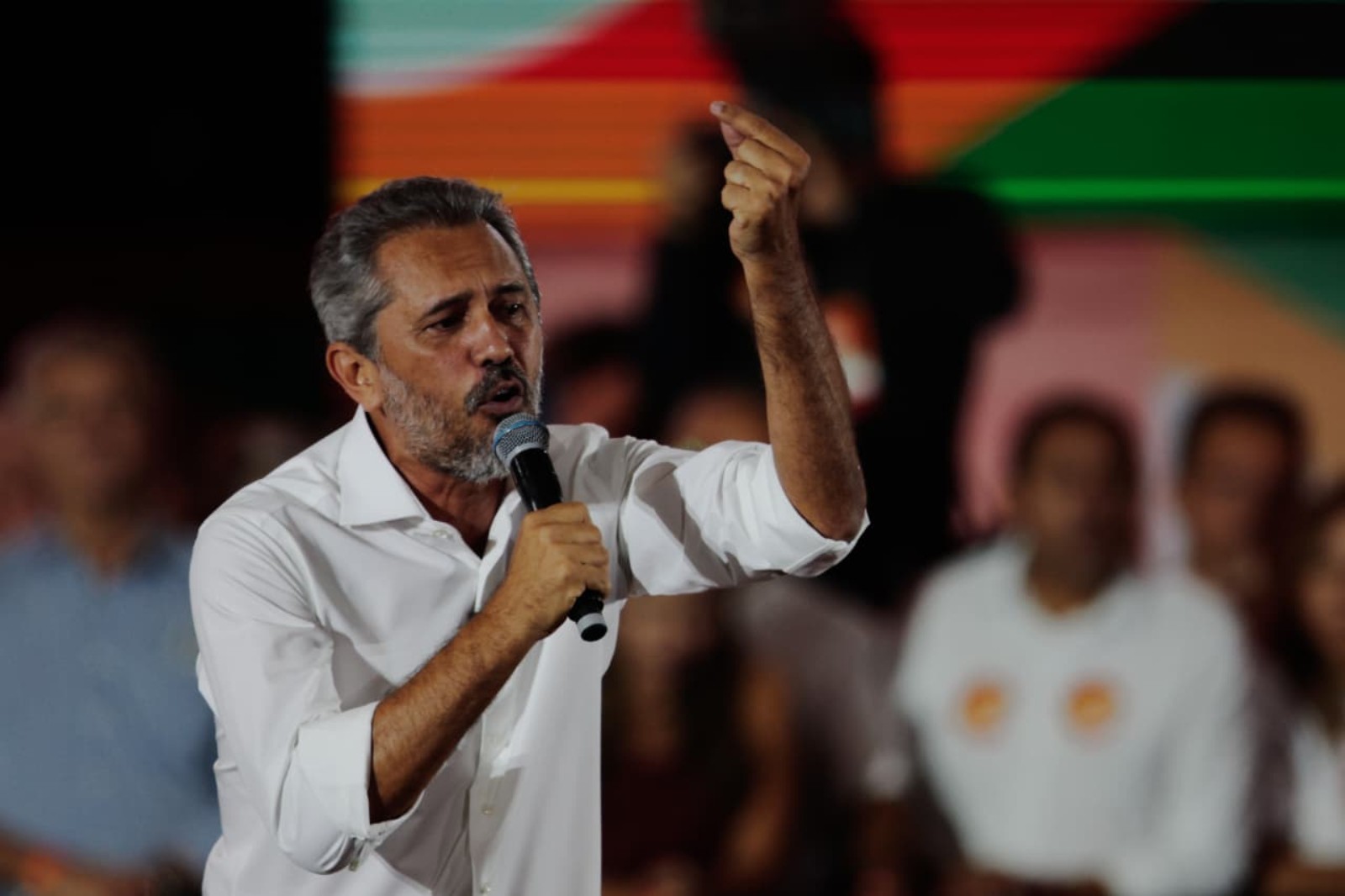 'Aqui é o time da entrega e lá é o time da intriga', diz Elmano sobre adversários em ato de lançamento da candidatura