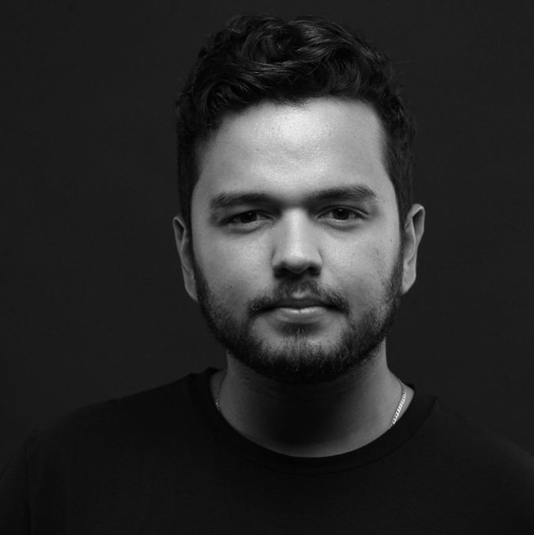 Sob aplausos, empresário Rodrigo Pires é sepultado em Rio Branco