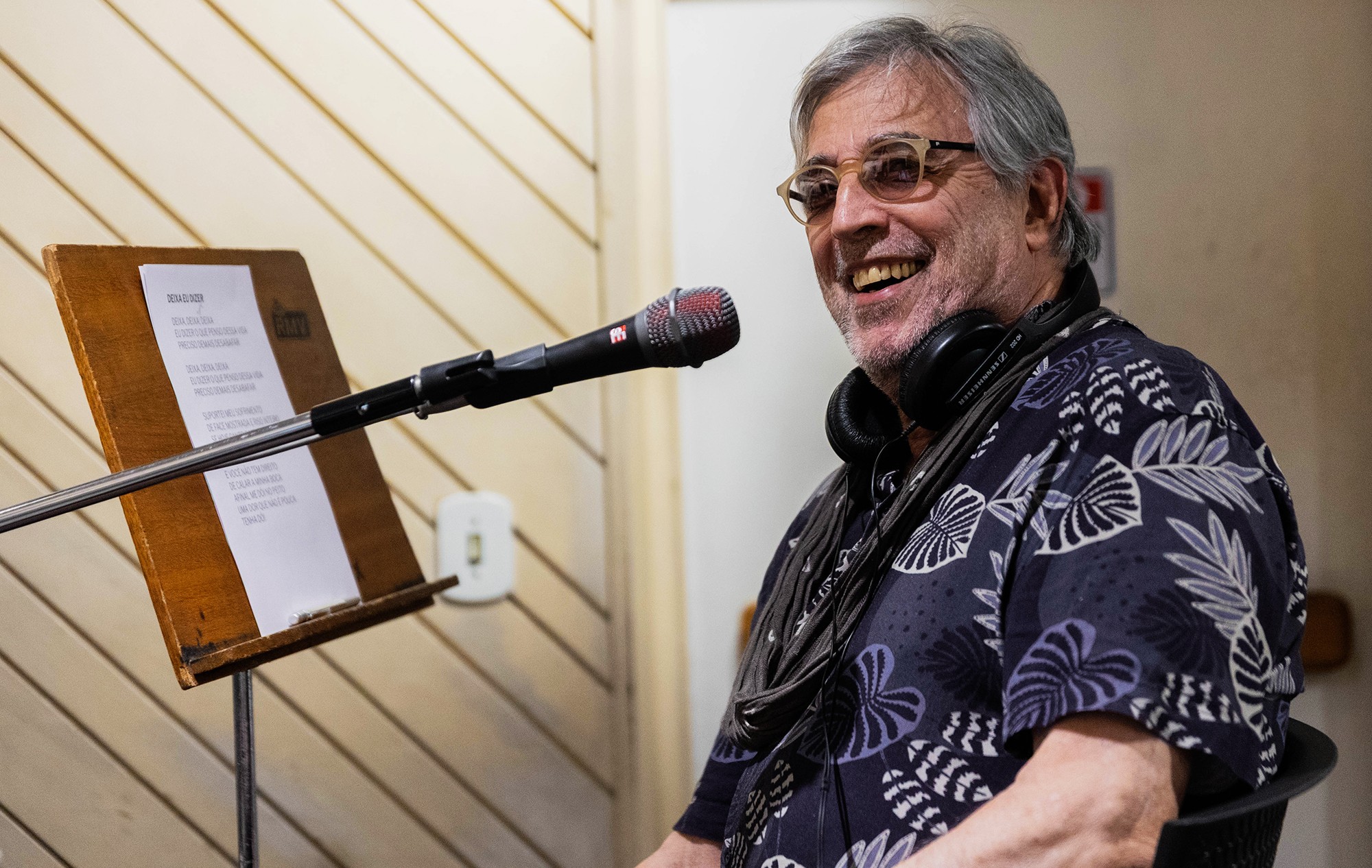 ‘Sambadouro’ de Ivan Lins chega como razoável abre-alas de álbum em que o artista rebobina sambas da discografia