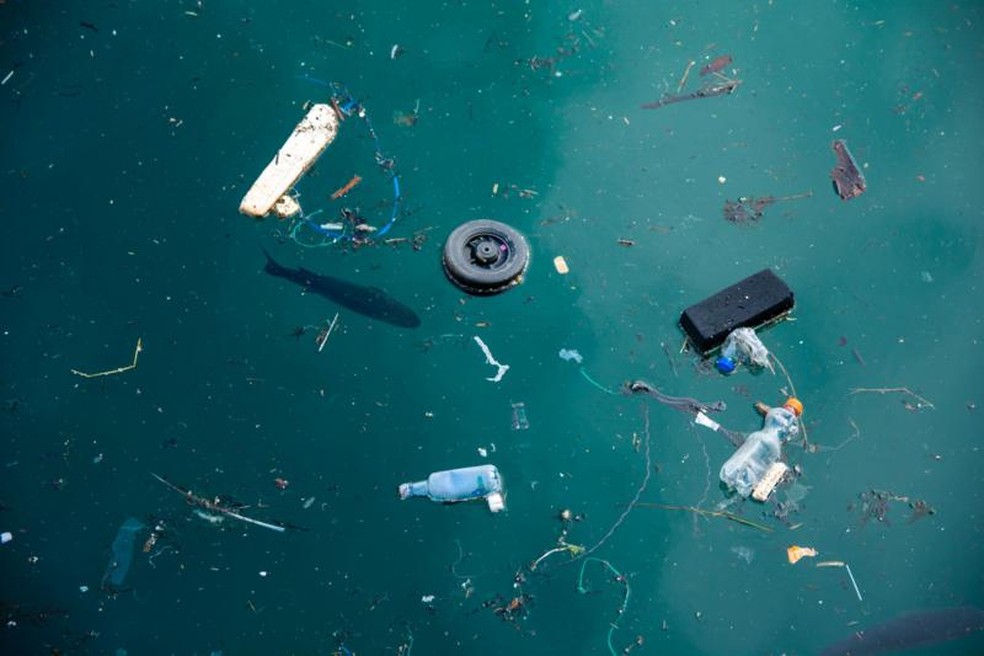 Grande parte do lixo plástico vai parar nos oceanos — Foto: Getty Images/via BBC