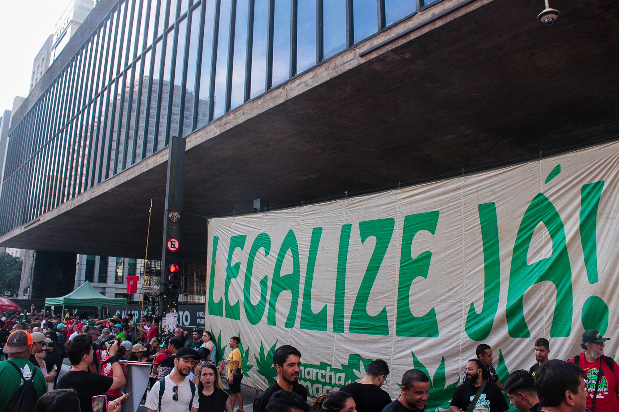 Marcha da Maconha vai à Avenida Paulista e diz que proibição da droga é 