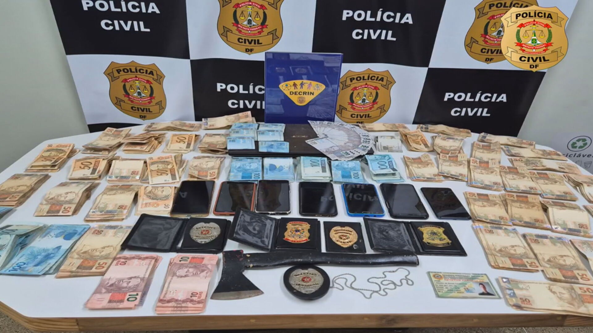 Polícia encontra mais de R$ 106 mil no apartamento de homem preso por maltratar mãe idosa na Asa Sul
