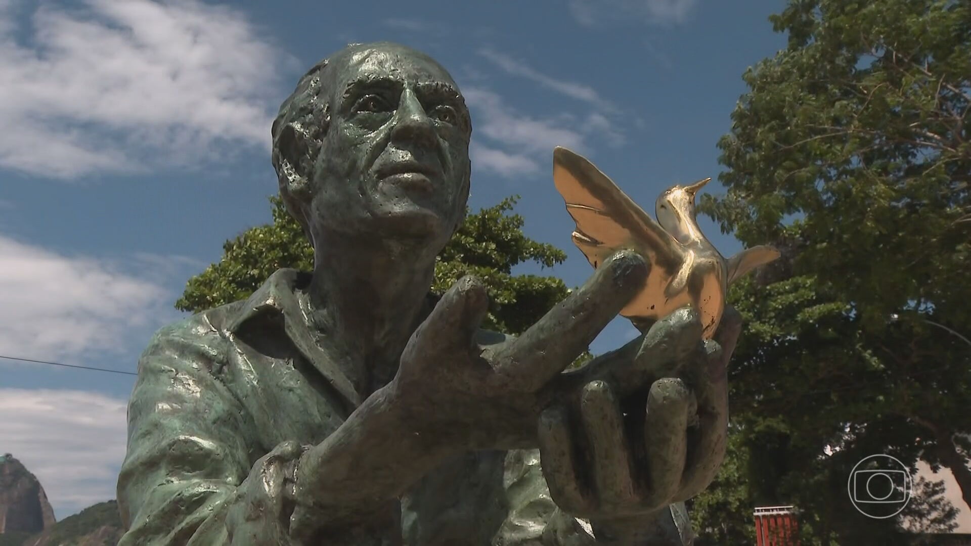 Estátua em homenagem ao sociólogo Betinho é inaugurada no Rio