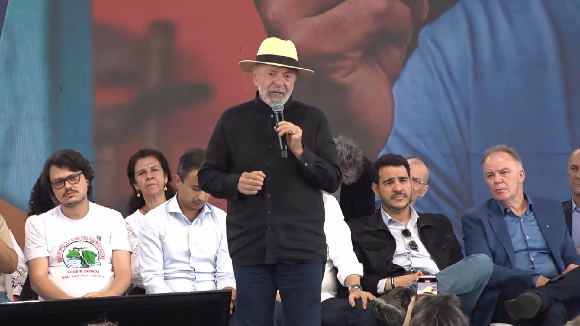 Lula visita Linhares para anúncio sobre recuperação do Rio Doce