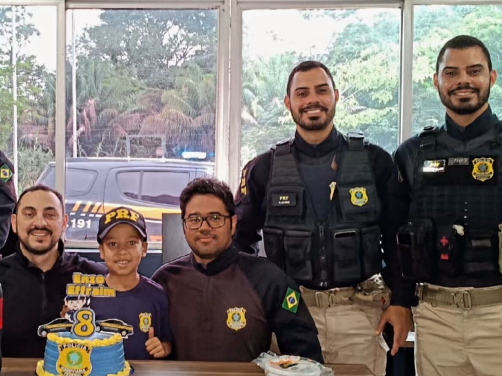 Com câncer, menino sonha em ser PRF e ganha celebração com policiais no aniversário no AC; VÍDEO