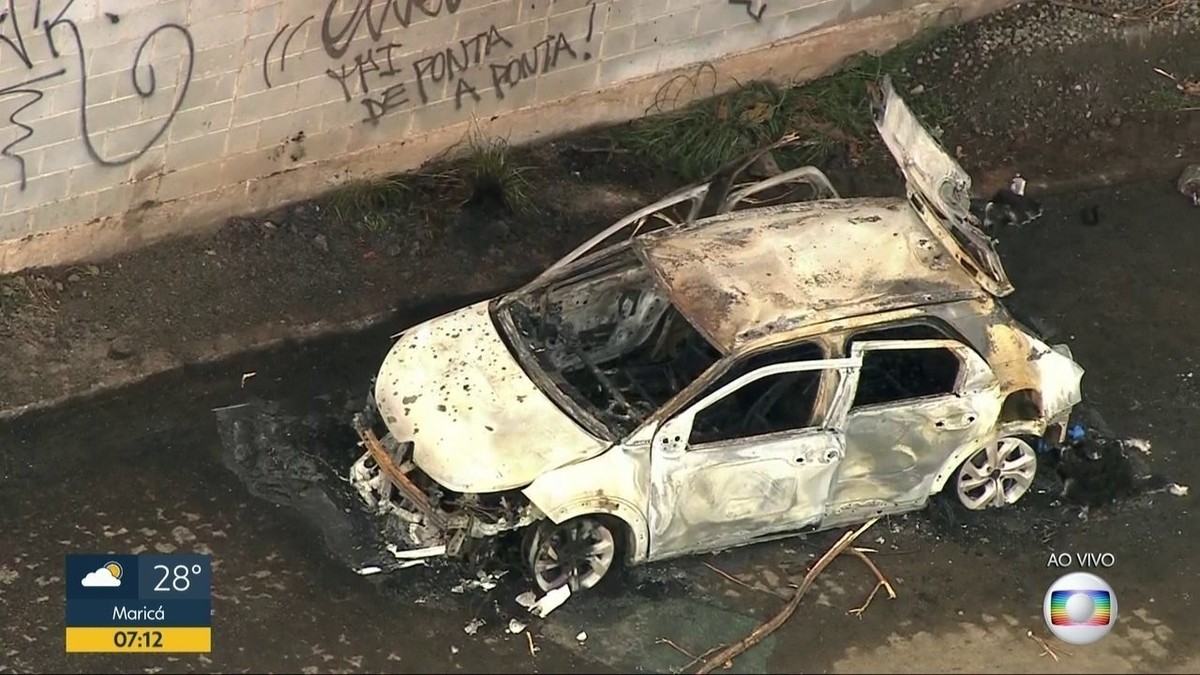 Corpos Carbonizados São Encontrados Dentro De Carro Incendiado Na