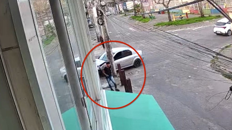 VÍDEO: aposentada morre atropelada na calçada de casa e motorista foge na Serr, espírito santo — Foto: Reprodução/TV Gazeta