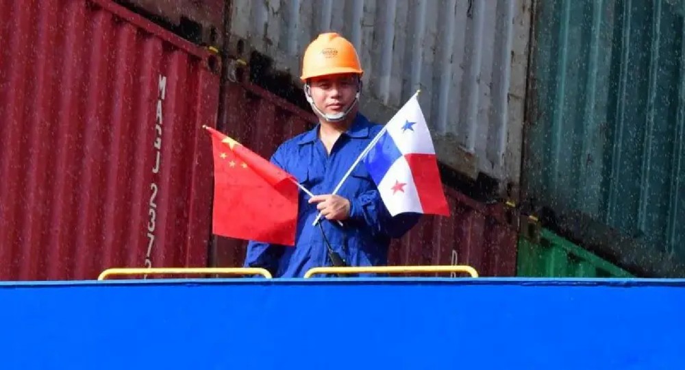 China retém 272 navios de bandeira panamenha em resposta à perda de terminais portuários estratégicos
