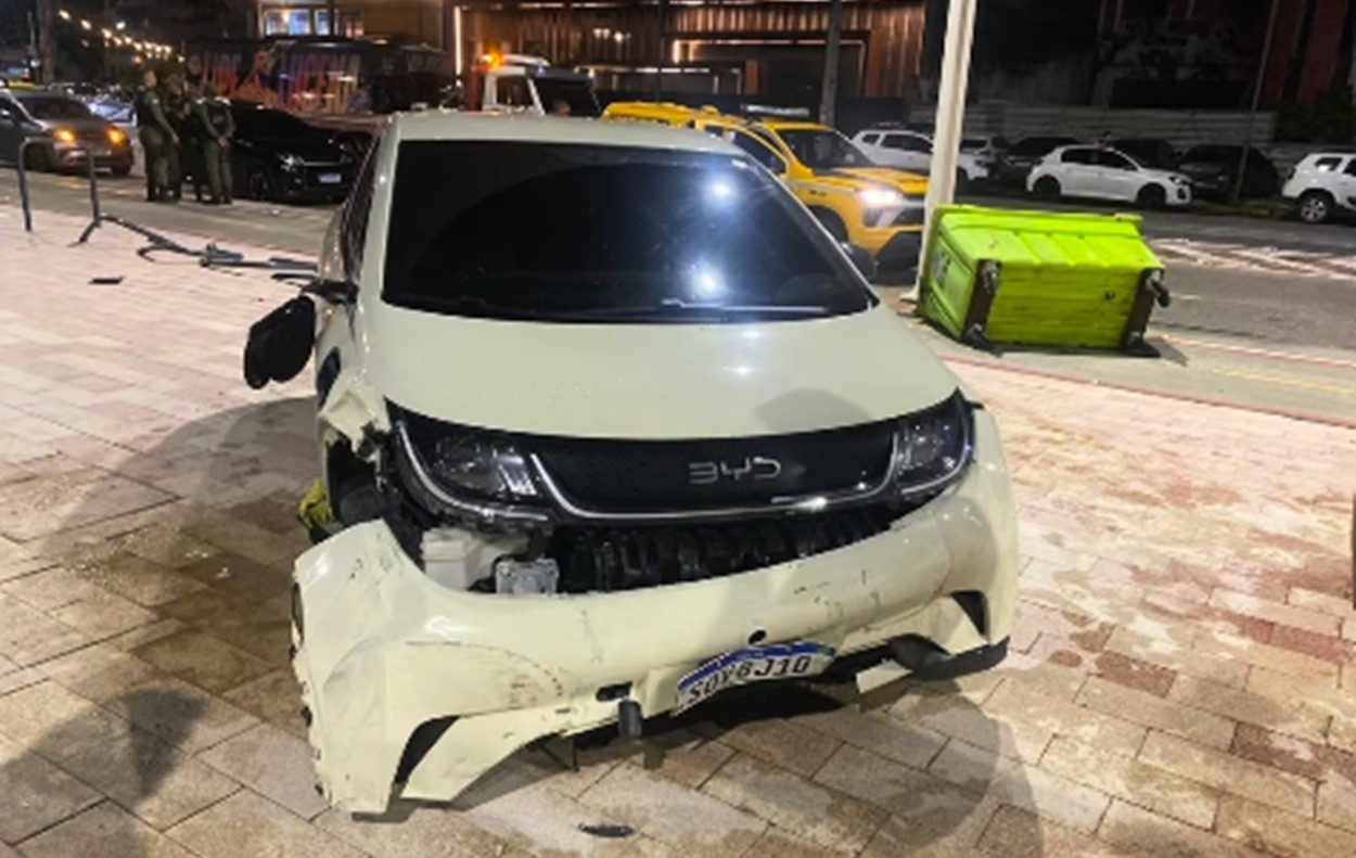 Falcões elétricos: novo vídeo mostra motoristas de app com carros elétricos perseguindo veículo roubado 