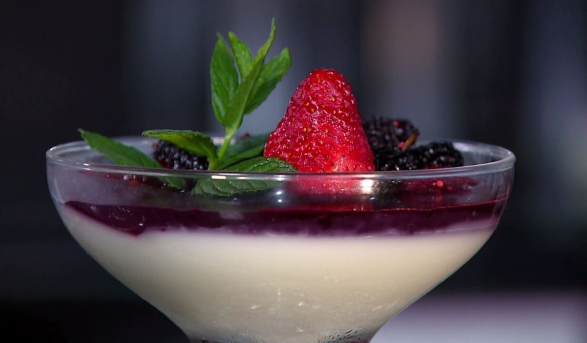 Panna Cotta com calda de frutas vermelhas é receita da Hora do Rancho