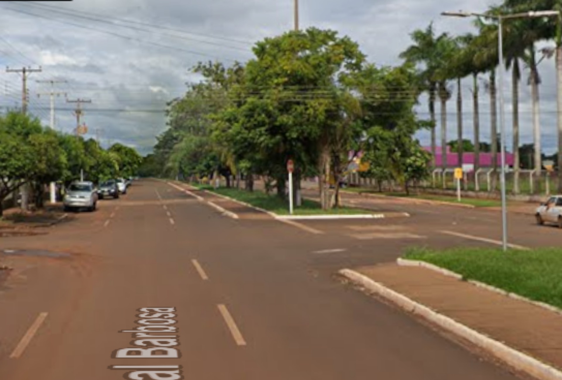 Motociclista morre após carro desrespeitar sinalização; motorista fugiu do local