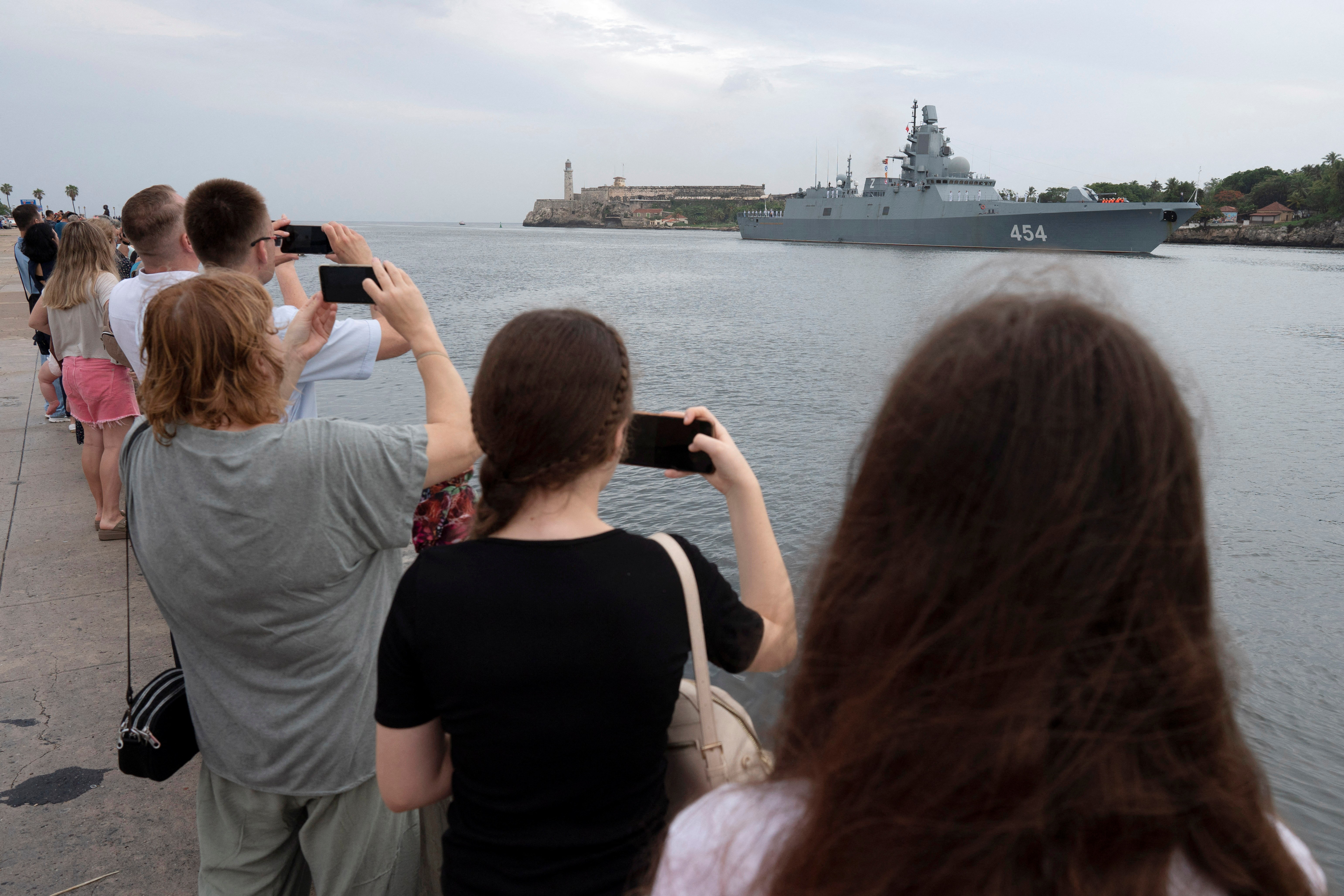 'Guerra fria feelings': navios de guerra russos chegam a Cuba para exercícios militares, e EUA monitoram de perto