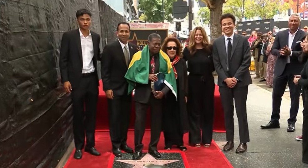 Paulinho e sua família — Foto: Reprodução/Youtube Walk of fame