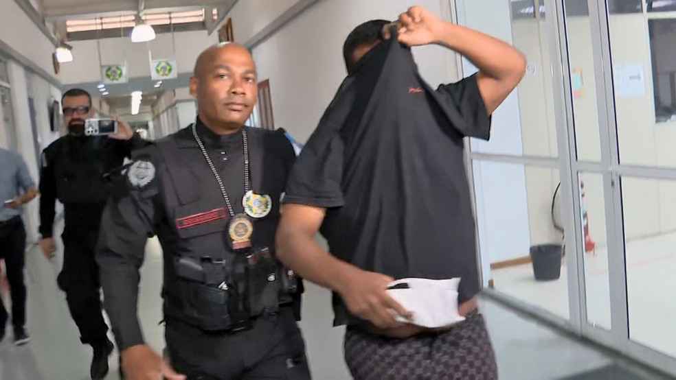 Homem é preso na Operação Rota das Sombras — Foto: Reprodução/TV Globo