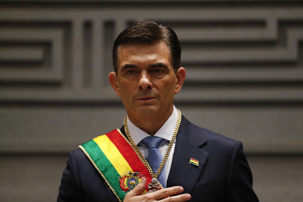 Presidente da Bolívia decreta estado de emergência para desobstruir rodovias bloqueadas há 50 dias