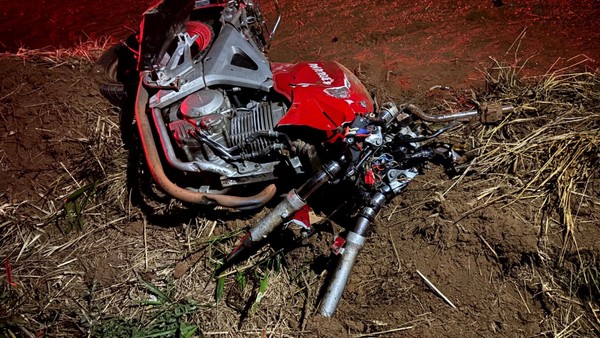 Presidente Olegário: Batida durante ultrapassagem arranca frente de motocicleta e mata condutor em rodovia mineira
