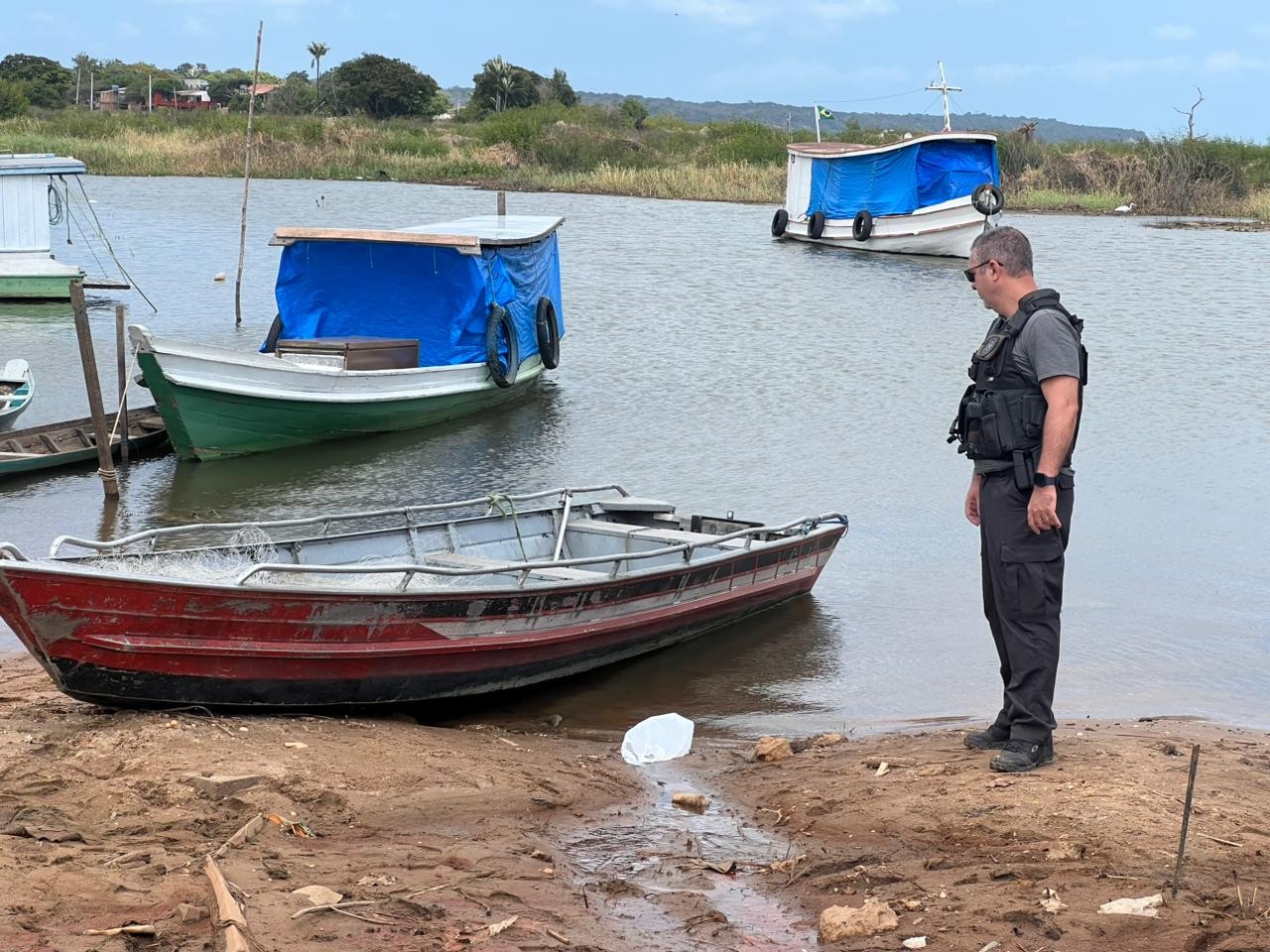 Polícia localiza casco de lancha de homem que foi encontrado morto na Orla de Santarém; caso está sendo investigado como latrocínio