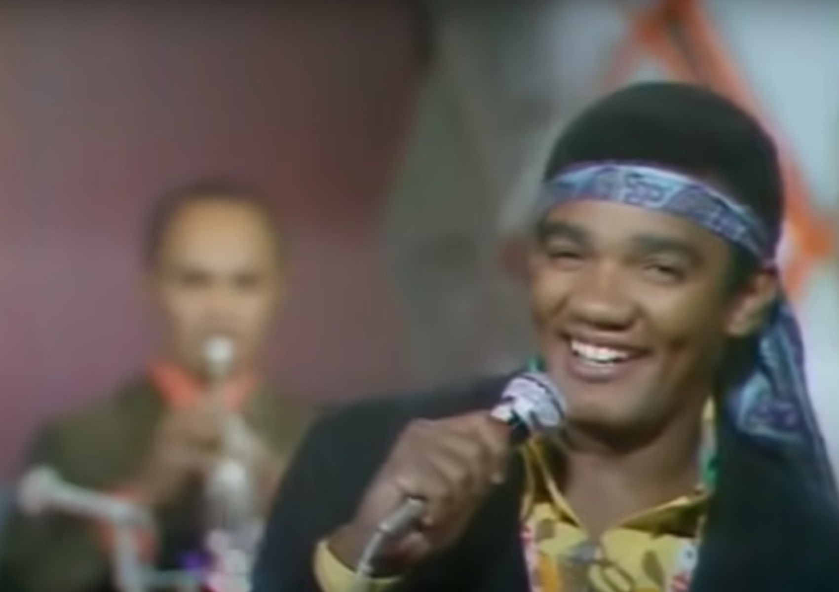 'Fazer música brasileira é uma forma de resistência', diz Wilson Simoninha ao cantar legado do pai
