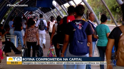 Passageiros reclamam de atrasos em estações de ônibus de Palmas