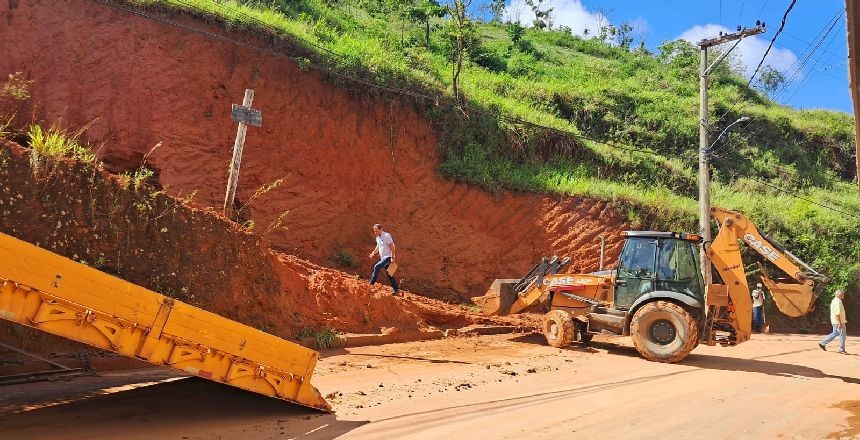 Dono de terreno irregular no Linhares tem bens bloqueados e pode ser multado em R$ 2 mil por dia se continuar construção