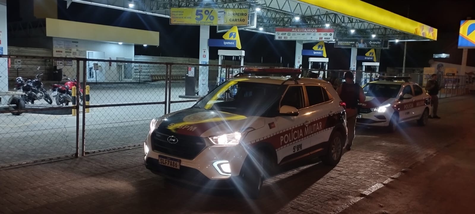 
Dois homens chegam em moto, fazem funcionário de refém e assaltam posto de gasolina em João Pessoa