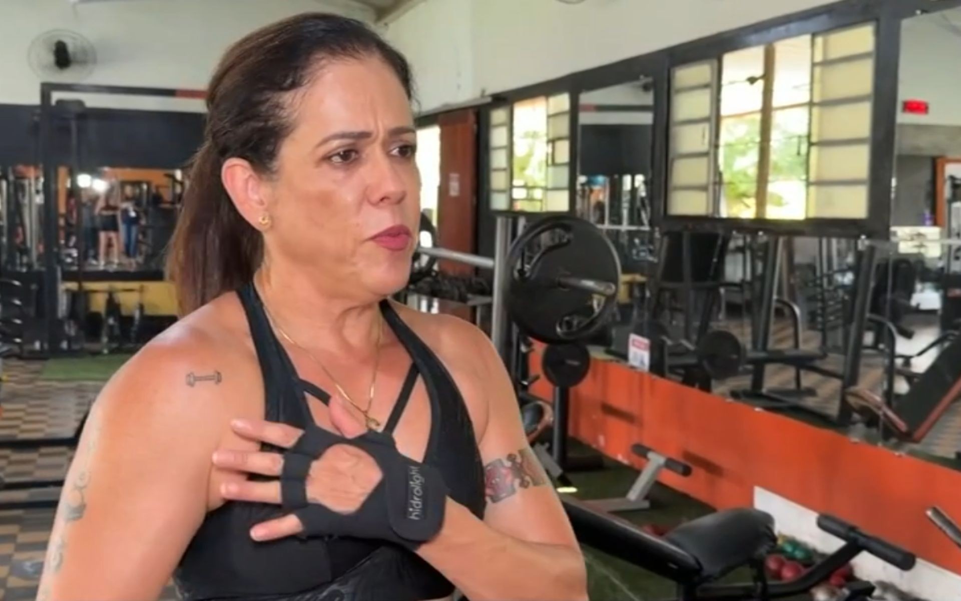 Aluna descobre grave lesão no peitoral após treinar sozinha em academia; saiba como evitar complicações