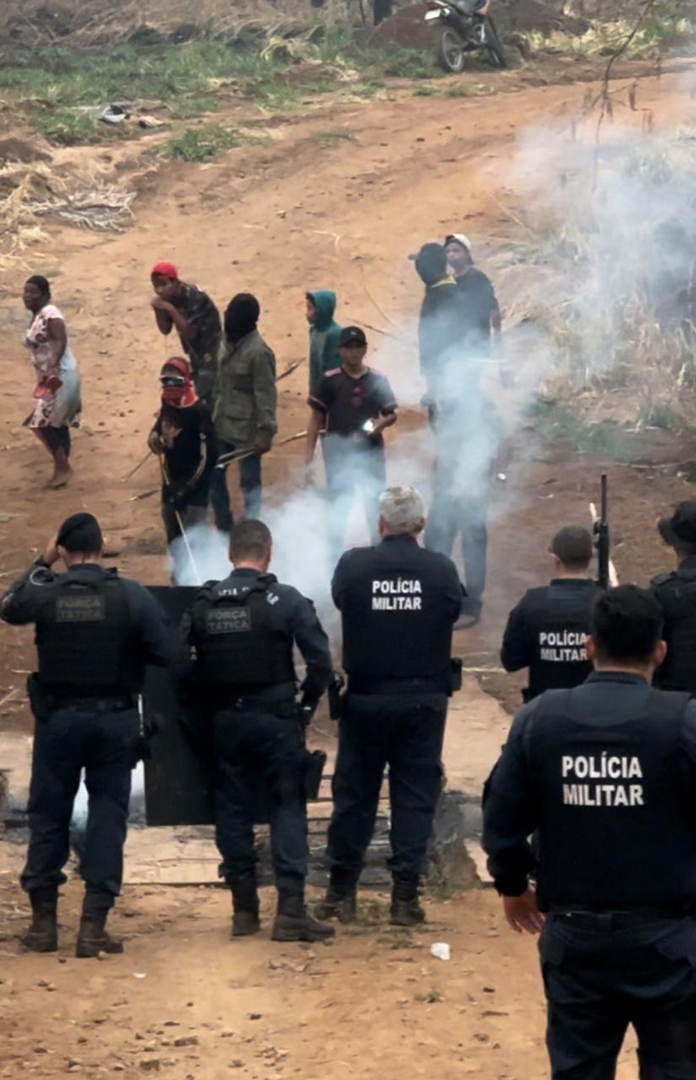 Conflito entre a Polícia Militar e indígenas em Antônio João. — Foto: Polícia Militar