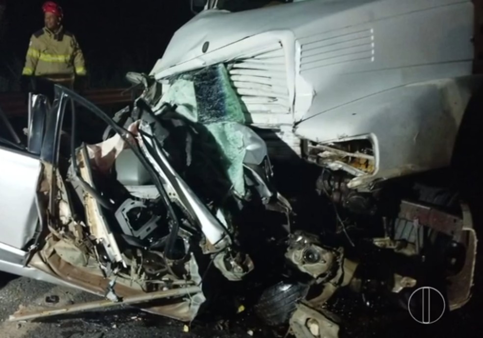 Acidente em Montes Claros (MG) matou três pessoas; duas eram de Ibaté (SP) — Foto: Inter TV/Reprodução