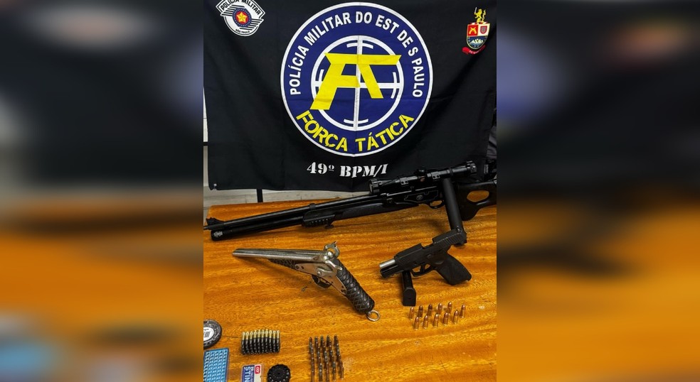 Homem foi preso após disparar arma de fogo contra PMs em Várzea Paulista (SP) — Foto: Polícia Militar/Divulgação