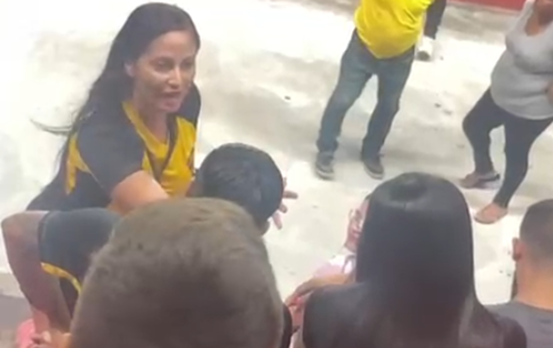 'Você não me merece', 'nojento', 'esqueça que existo': outro vídeo mostra o que disse torcedora do Sport ao flagrar traição em estádio