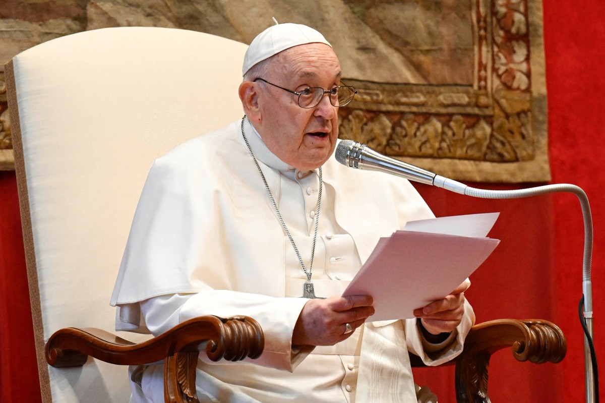 Papa Francisco pede proibição da 'barriga de aluguel' 