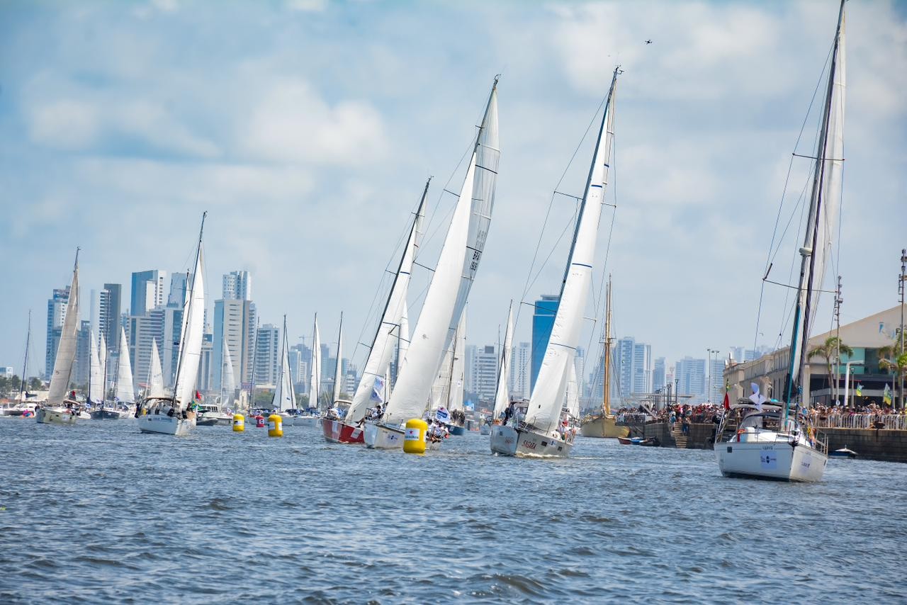 Veleiros partem na disputa da 35ª Regata Recife–Fernando de Noronha; VÍDEO