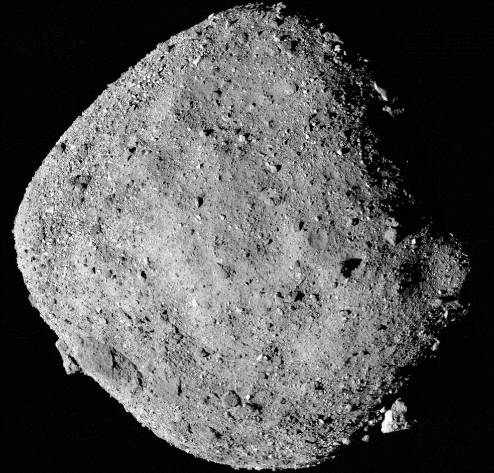 Imagem feita pela Nasa mostra o asteroide Bennu, que teve uma amostra coletada em 2020 e que chegou à Terra em 24 de setembro de 2023. — Foto: Nasa/ Goddard/Universidade do Arizona via Reuters
