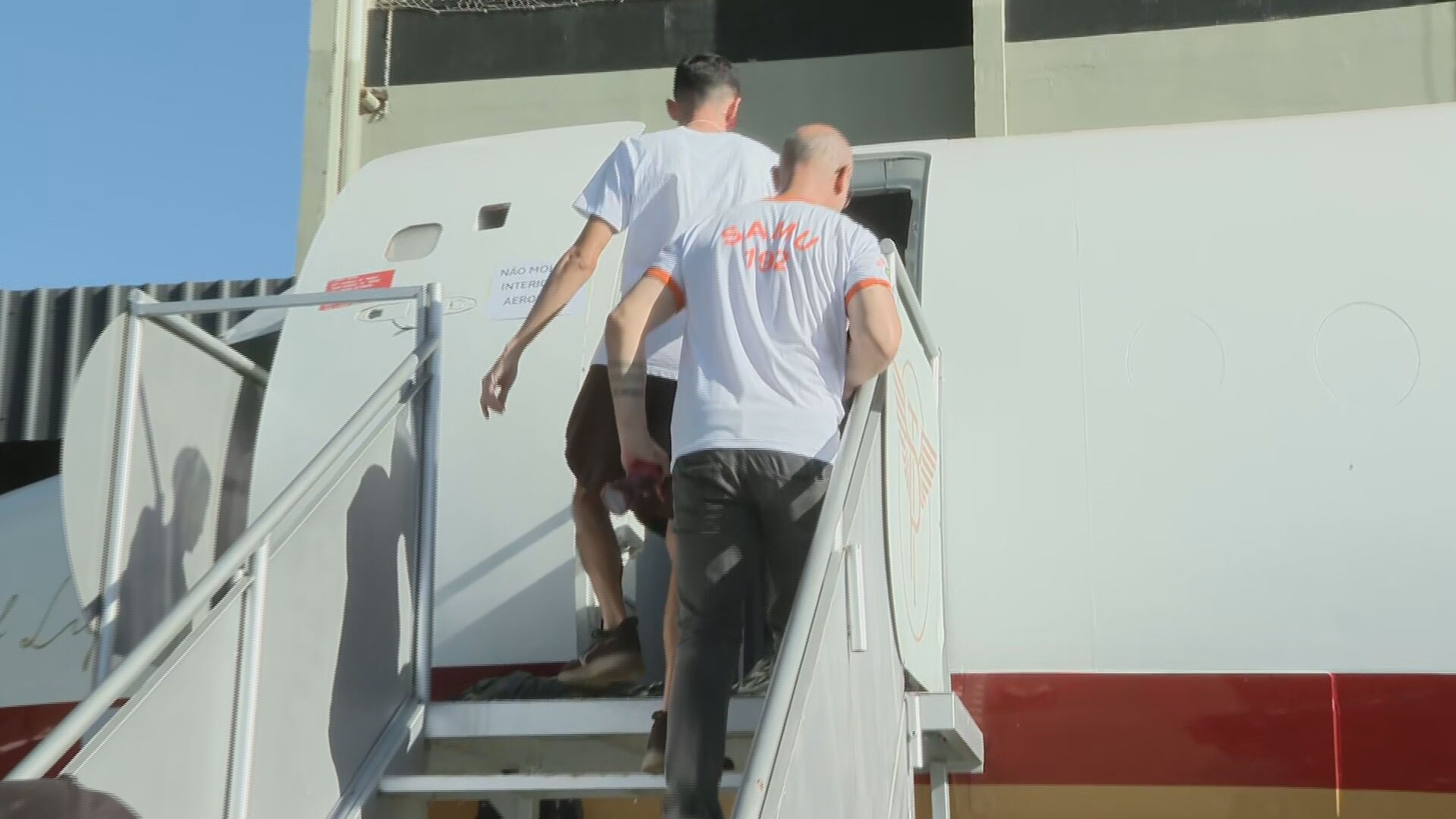 Simulação de acidente aéreo mobiliza forças de segurança no DF