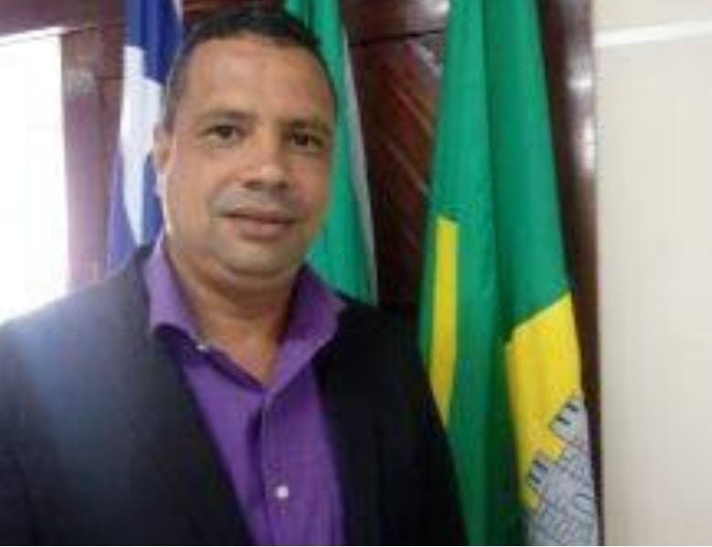Motorista de ambulância morre após batida com caminhão no sul da Bahia; prefeito decretou dois dias de luto na cidade