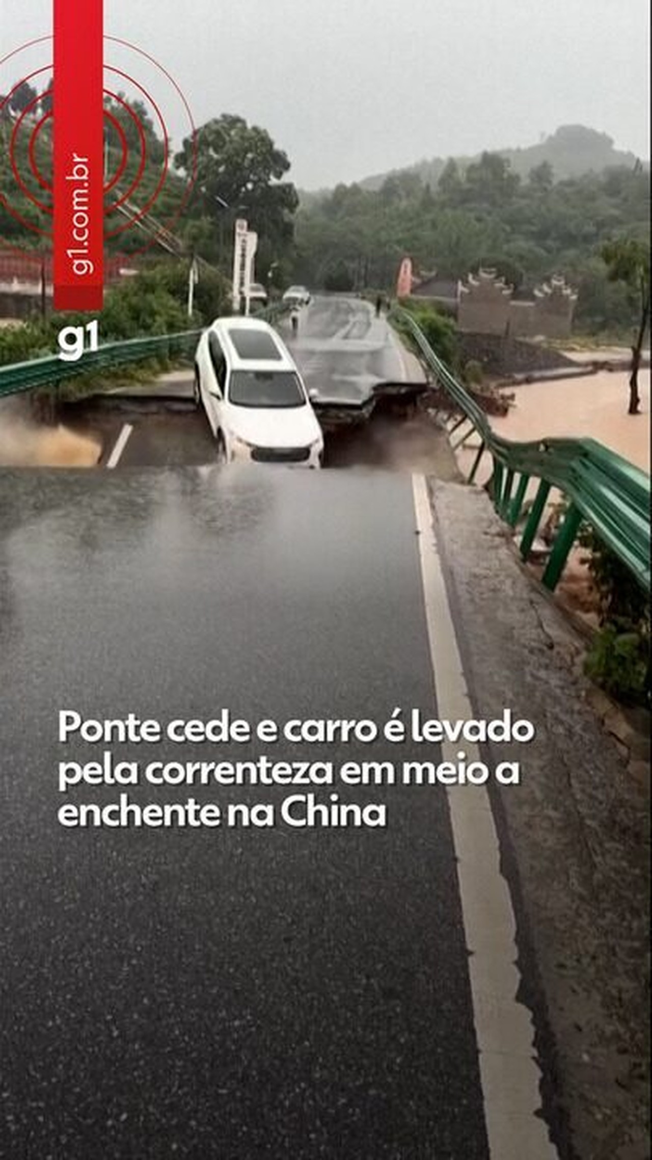 VÍDEO: ponte cede, e carro é levado pela correnteza em meio a enchente na China