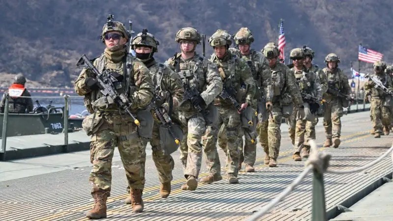 A polêmica autorização de Milei para soldados dos EUA participarem de exercícios militares em 3 bases navais argentinas