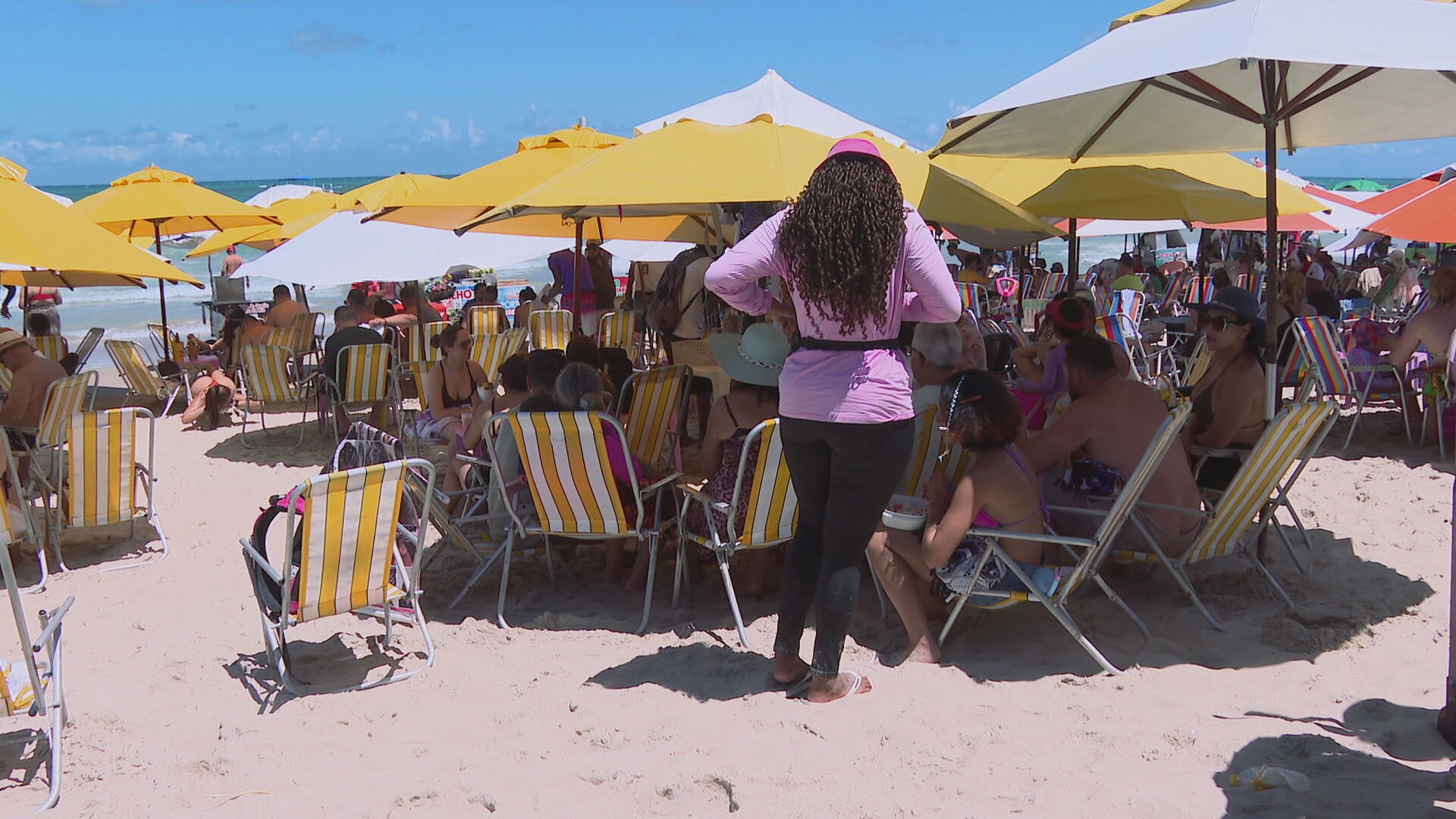 Após decreto que proíbe cobrança de consumação mínima em Ipojuca, seis barracas são notificadas em Porto de Galinhas