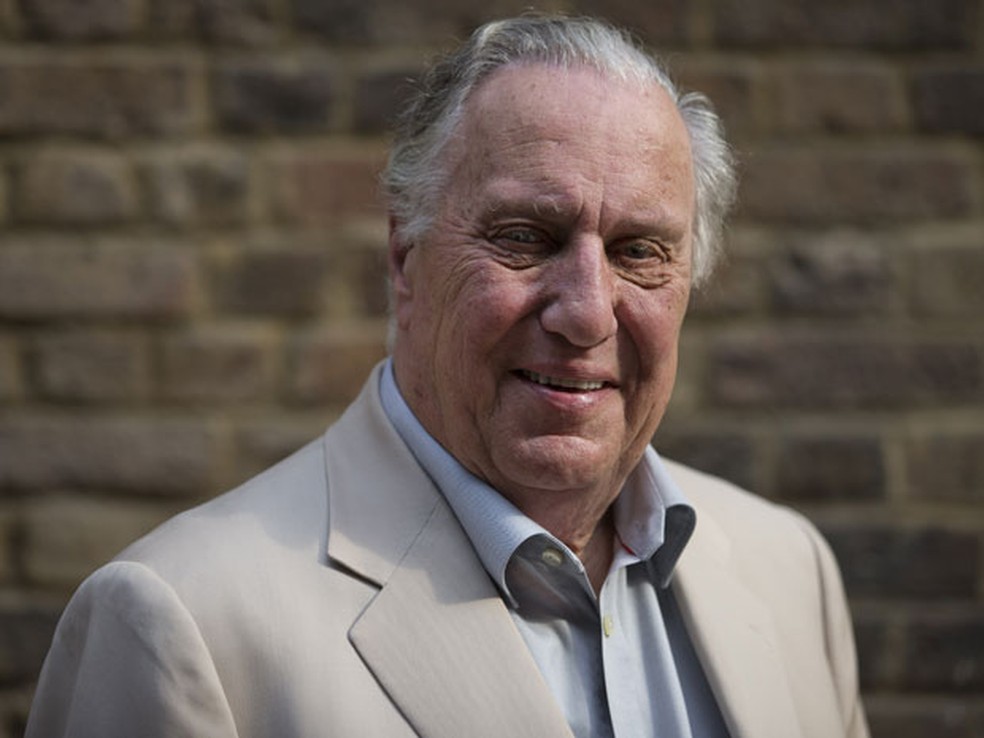 O escritor best-seller inglês Frederick Forsyth em foto de 13 de september de 2016, em Londres — Foto: Justin Tallis/AFP