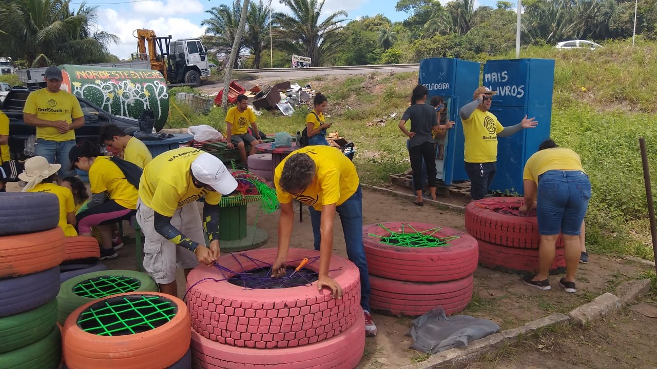 Voluntários realizam mutirão em comunidade Beira Molhada, em João ...