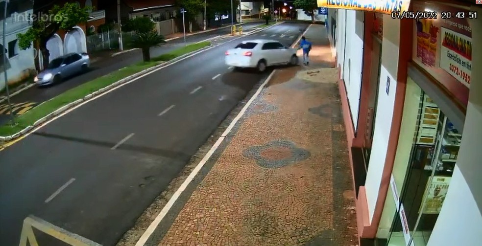 Padre é investigado por atropelar suspeito de furtar igreja em Santa Cruz do Rio Pardo (SP) — Foto: Reprodução