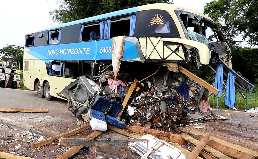 Sobe para quatro o número de mortes após acidente com ônibus na BR-163 em MT