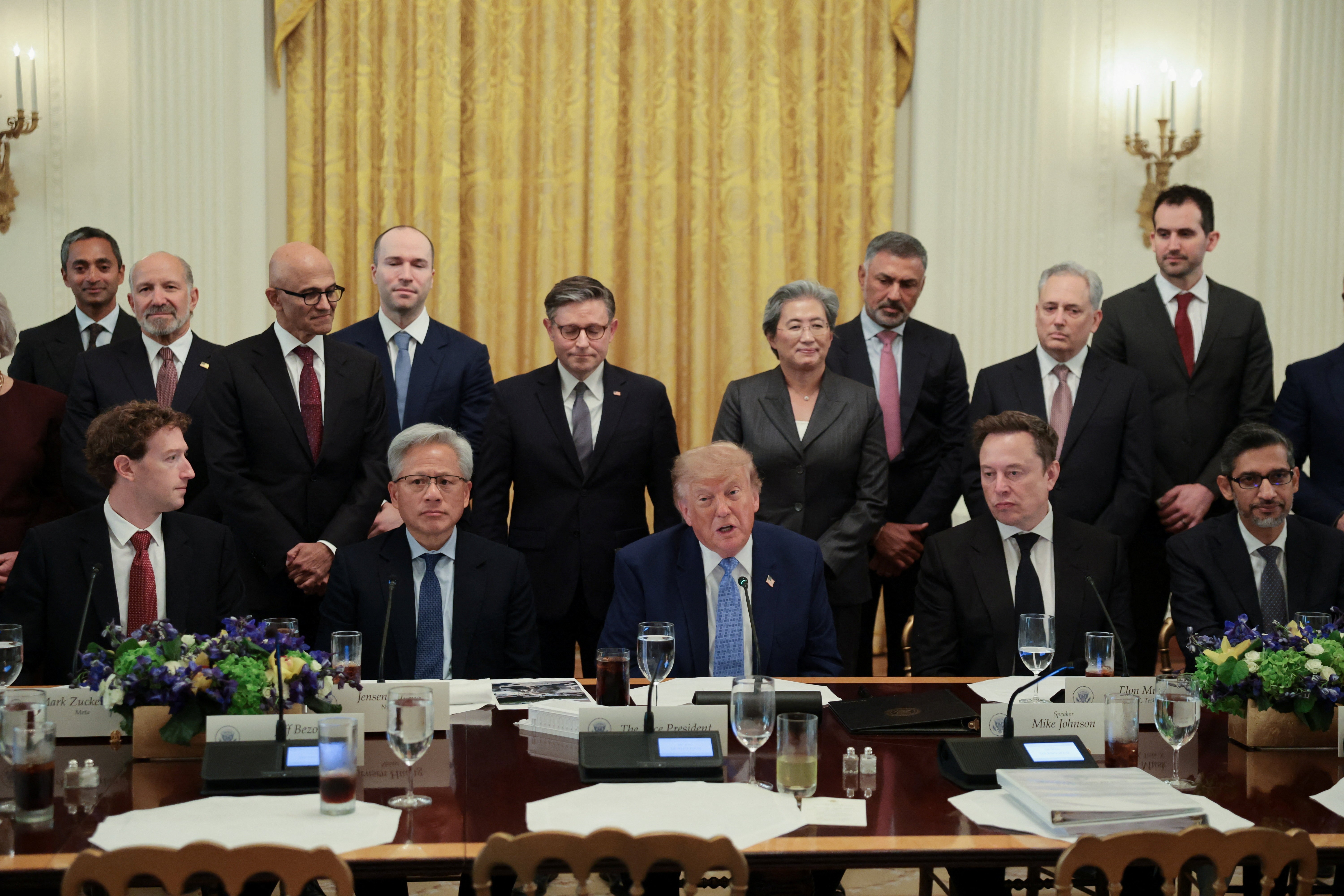 Em encontro com CEOs de IA, Trump diz que empresas querem 'fazer o que é certo'