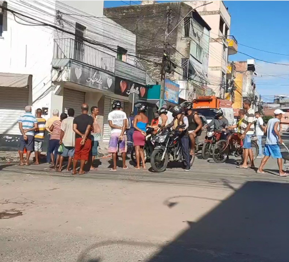Homem morre após ser espancado dentro de bar na Bahia; suspeita foi presa em flagrante