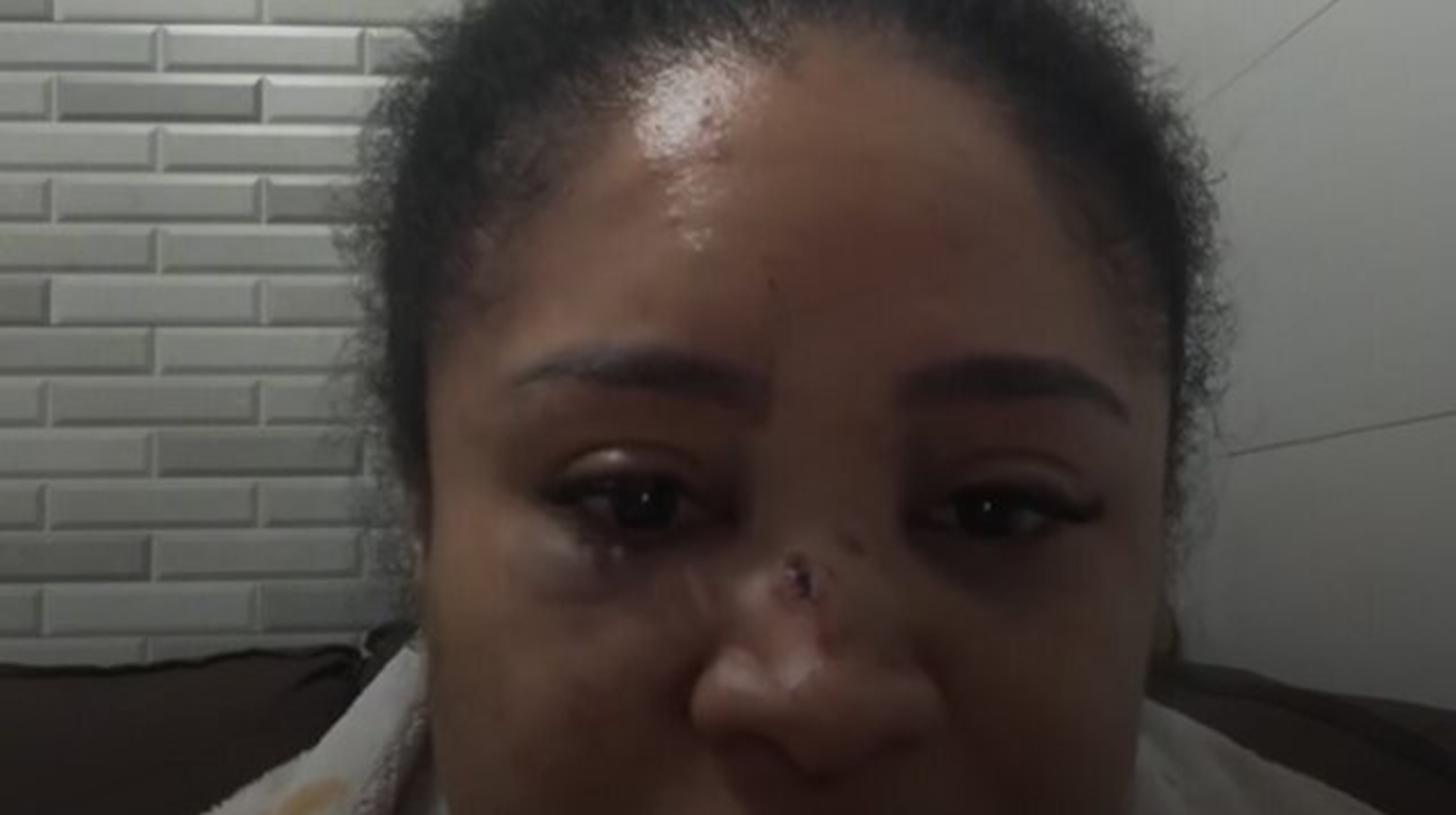 'Não estou bem, mas ficarei': esposa confirma agressão de ex-UFC e recebe ameaças nas redes sociais após prisão do marido