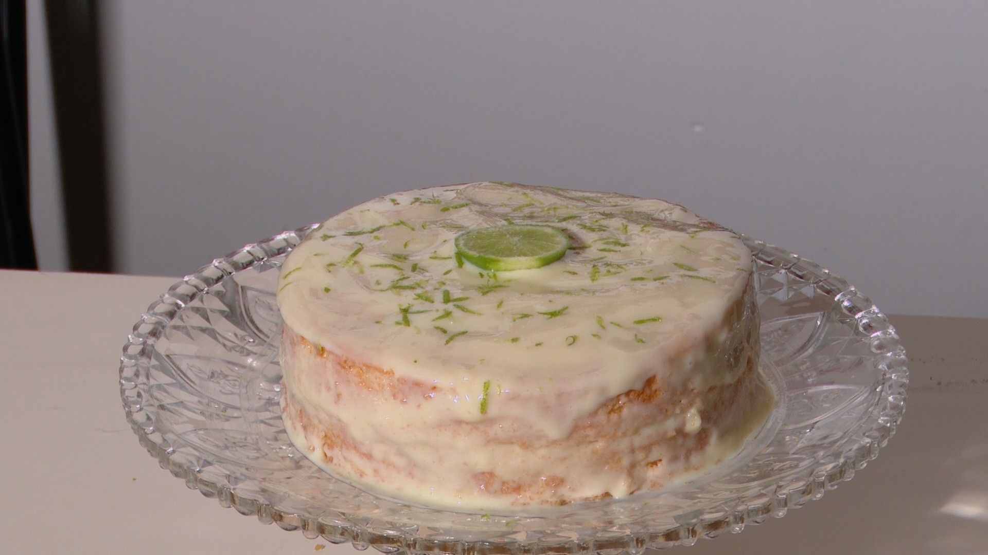 Aprenda receita de bolo de limão com cobertura