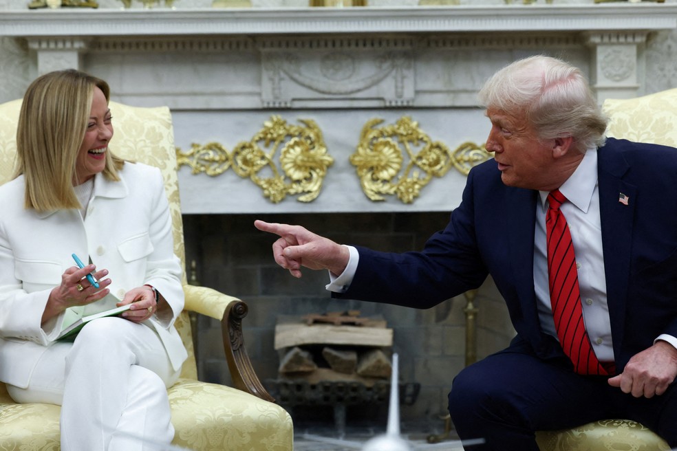 A premiê italiana, Giorgia Meloni, e o presidente dos Estados Unidos, Donald Trump, em abril de 2025 — Foto: REUTERS/Evelyn Hockstein