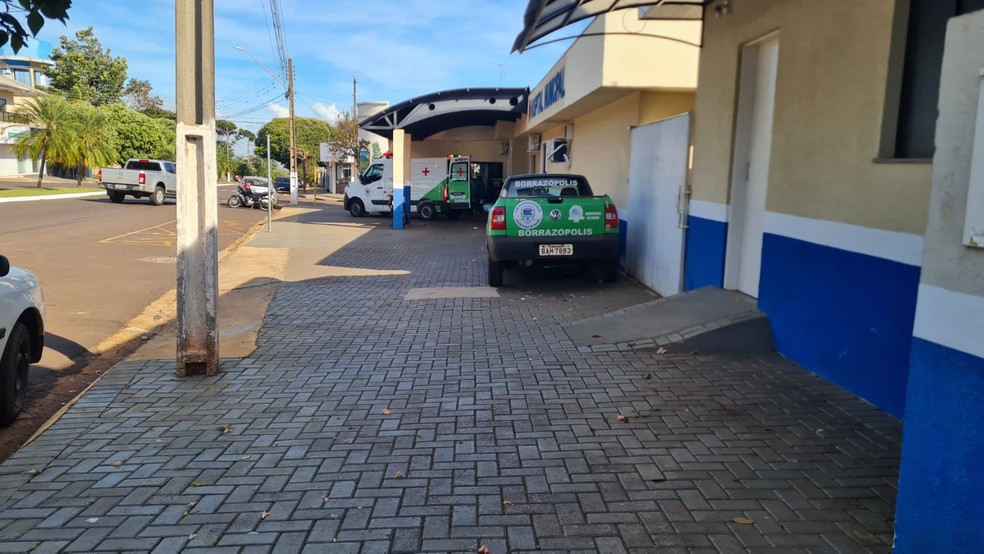 Ambulância levou Luiz ao Hospital Municipal de Borrazópolis após o acidente, no dia 18 de maio. — Foto: Ronaldo Alves Senes/Blog  do Berimbau