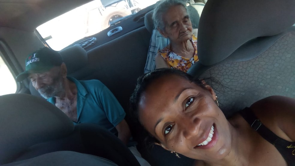 Ediana com os 'avós', Ana e Mamédio — Foto: Arquivo pessoal