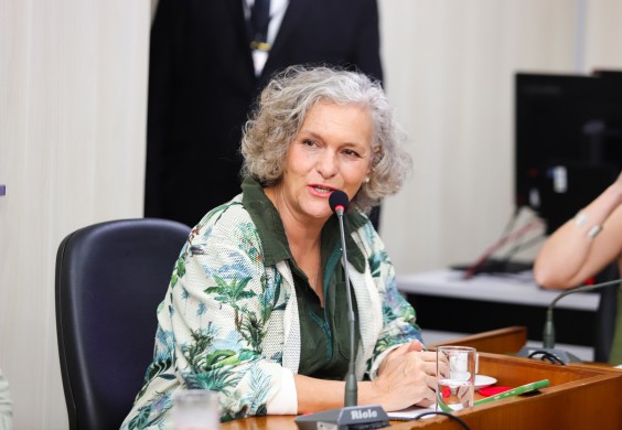 Cida Falabella assume comando da Secretaria de Cultura de Belo Horizonte